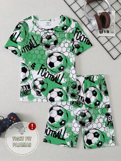 Set de 2 piezas de pijama de camiseta de manga corta y pantalones cortos con estampado de fútbol que brilla en la oscuridad para niños, de tela elástica de punto, cómodo y suave