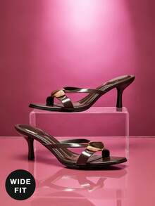 SHUZIA 女士宽楦简约舒适圆头金色装饰小猫跟人字拖凉鞋 - 咖啡棕 - 查看 5