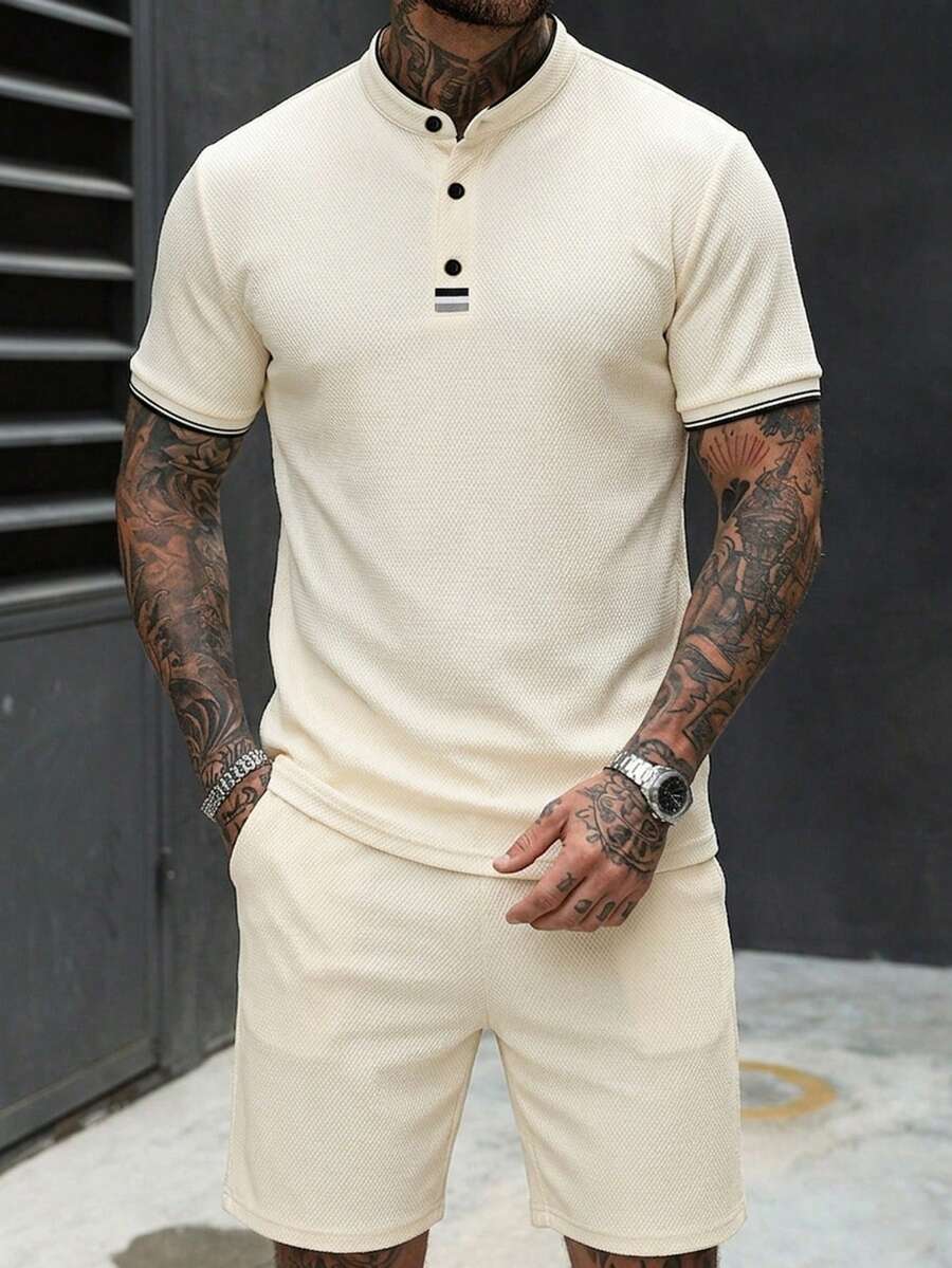 Manfinity CasualCool Bộ áo polo tay ngắn và quần short nam họa tiết quả mơ và dứa, áo polo cài nút, áo polo cổ bẻ, thích hợp cho các hoạt động thường ngày, tụ họp bạn bè, cuối tuần thư giãn. Đây là món quà tuyệt vời dành cho bạn trai hoặc chồng, áo polo INS bán chạy nhất. - Màu be - Xem 1
