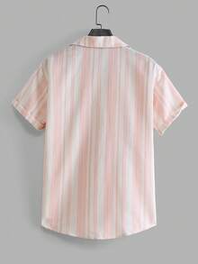 StoneGrade Camisa de manga corta de rayas de solapa única para hombres, diseño minimalista adecuado para viajes de verano - Rosa vieja - Ver 2