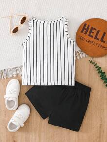SHEIN Vintaside Kids Bộ áo tank top và quần short kẻ sọc in chữ phong cách đường phố cho bé trai, thích hợp cho mùa xuân/hè. - Đen và trắng - Xem 2