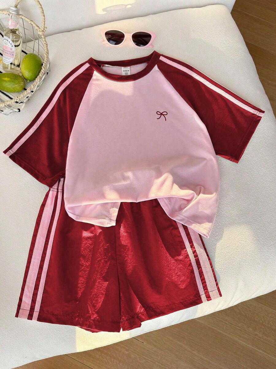 少女撞色短袖T恤短裤套装，运动风，宽松修身设计，轻薄面料，适合日常穿着、休闲运动或搭配。 - 酒紅色 - 查看 1