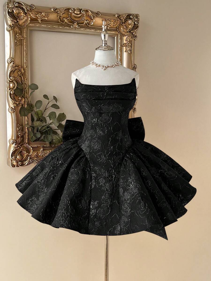 Lovelzi Đầm mini dáng chữ A màu đen thanh lịch, lãng mạn, không dây vai, cổ khoét sâu, chất liệu vải jacquard, có nơ trang trí phía sau có thể tháo rời, thích hợp cho lễ tốt nghiệp, khai giảng, lễ hội âm nhạc, tiệc sinh nhật, đám cưới, tiệc trà chiều, dạ hội. - màu đen - Xem 1