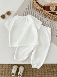 SHEIN 女嬰 2件/套 春季套裝 白色與紅色 夏季休閒城市度假運動風 寬鬆刺繡短澎澎袖上衣&條紋長褲 - 白色 - 查看 2