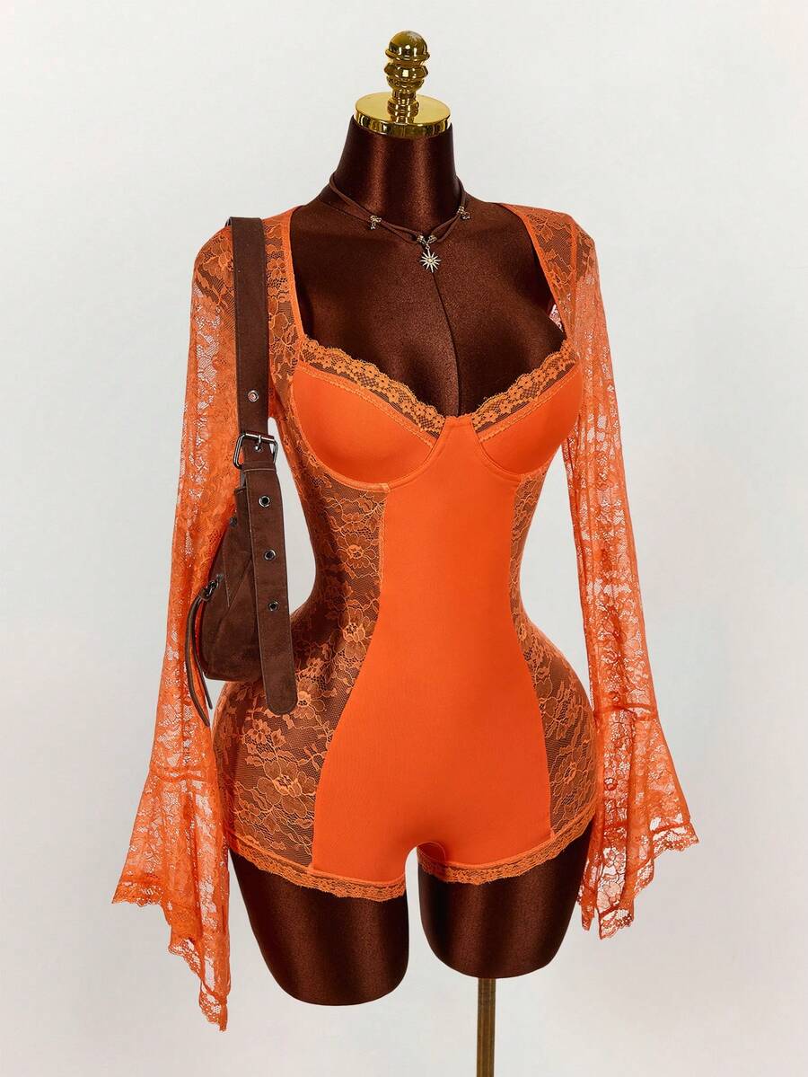 Amplova Bộ jumpsuit nữ gợi cảm với dây đeo mảnh, thắt eo bằng ren tương phản, tay dài xòe rộng và các mảng vải xuyên thấu ở hai bên. - trái cam - Xem 1