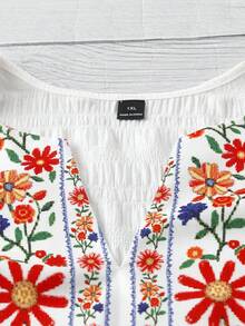 SHEIN CURVE+ 春夏荷葉袖荷葉下擺V領仿刺繡印花通勤休閒度假優雅多場合白色大尺碼上衣 - 白色 - 查看 7