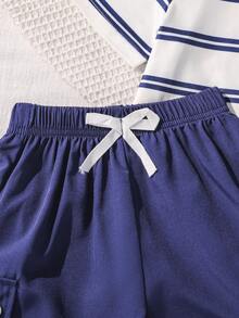 SHEIN Streecool Kids 男童复古极简条纹长袖T恤套装，包含1件T恤和1条撞色短裤，适合春夏日常穿着、外出、聚会、度假、公园等场合。男童套装包含条纹衬衫和短裤，春夏休闲装。 - 藏蓝色 - 查看 5