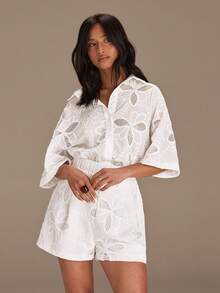 Athîral 女士花卉镂空刺绣短袖休闲连体裤 - 白色 - 查看 4