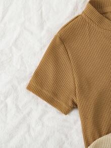SHEIN Playful Pals 3 áo thun polo Henley ngắn tay cho bé trai, phong cách Quiet Luxury, kiểu dáng tiện dụng thanh lịch, màu khaki tông rừng, gân nổi, cài nút, chất mềm nhẹ, mặc thường ngày, đi lễ, đi chơi, mùa hè xuân thu - Nhiều màu - Xem 7