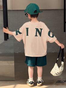 Set de 2 piezas para niños pequeños con camiseta de manga corta con gráfico de letra y ajuste holgado, y pantalones cortos de cintura elástica, en estilo coreano casual, adecuado para verano, juegos al aire libre, escuela, estilo callejero, fiesta y ocio - Caqui - Ver 3