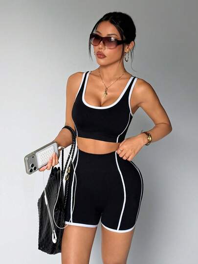Dewbera Seamless Yoga Shorts Set/White Stripe Contrast Color/Body-Hugging/High-Waisted Lifting/Fitness Workout/Outdoor Running/Fashionable Sexy/Versatile
