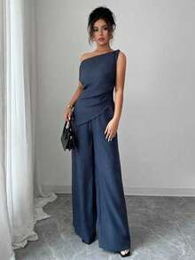 SHEIN PETITE Bộ trang phục thường ngày mùa xuân/hè mới dành cho nữ, đa năng cho đi nghỉ mát, dự tiệc và đi làm - Áo cổ bất đối xứng màu xanh biển đậm và quần ống rộng cạp cao ôm dáng. - Màu xanh hải quân - Xem 4