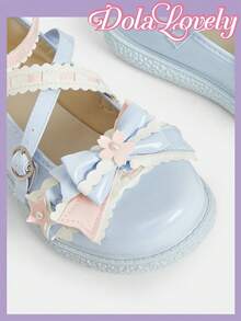 Dola Lovely 这款蓝色女鞋，粉色圆头坡跟厚底玛丽珍鞋，甜美可爱，适合洛丽塔风格、JK风格，也适合生日派对穿着。 - 藍色拼色 - 查看 4