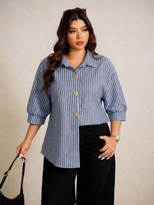 Elaquor Kemeja Lengan Pendek Kasual Wanita Ukuran Besar dengan Motif Garis-garis dan Kancing Hati Logam - Biru - View 3