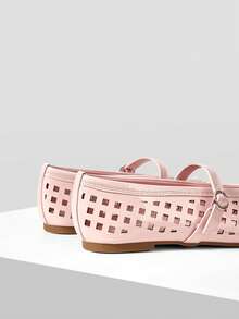 MOTF PREMIUM Sepatu Wanita Populer Gaya Prancis Baru, Kulit PU Warna Pink, Motif Kotak-kotak Berongga, Ujung Persegi, Sol Datar, Nyaman dan Serbaguna dengan Keanggunan Sederhana, Tidak Membuat Kaki Lelah, Sandal Berlubang yang Bernapas - Baby Pink - View 7
