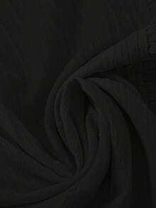 SHEIN LUNE Blusa casual de talla grande con cuello en V, ribete de volantes, mangas abullonadas y textura acanalada - Negro - Ver 5