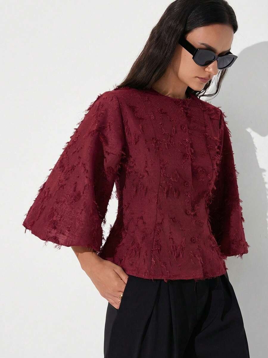 Aveloria Modichic 新款流苏提花灯笼花瓣袖装饰设计优雅时尚百搭收腰优雅中袖衬衫 - 酒紅色 - 查看 1