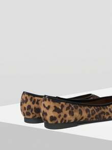 MOTF 女士豹纹撞色PU皮革饰边平底鞋 - 棕色 - 查看 7