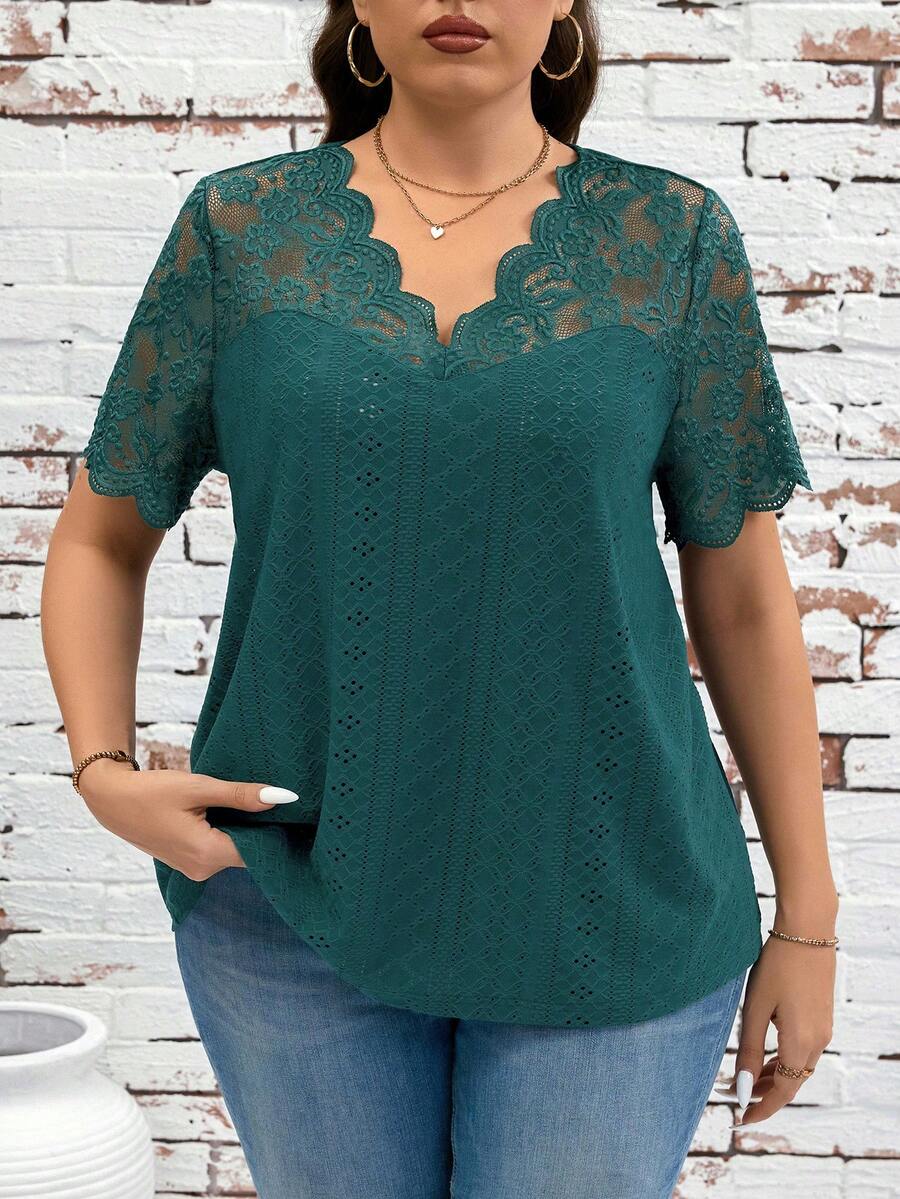 SHEIN Clasi Áo thun nữ cỡ lớn cổ chữ V viền ren, kiểu dáng thường ngày, đa năng. - màu xanh lá - Xem 1