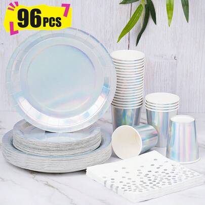 Bộ đồ dùng tiệc dùng một lần bằng giấy bạc ánh kim, gồm đĩa, khăn ăn và cốc, phục vụ 24 khách. Bộ đồ dùng tiệc bằng giấy dùng một lần này phù hợp cho sinh nhật, đám cưới, tiệc theo chủ đề và dã ngoại gia đình.