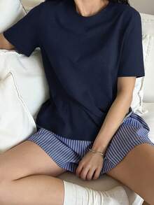 DAZY Minimalistisk t-shirttopp och randiga shorts loungewear-set med pyjamas - Marinblå - Visa 4