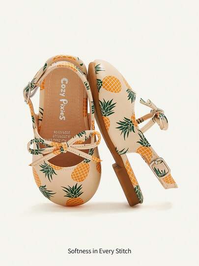 Cozy Pixies 一双时尚百搭的休闲趣味菠萝可爱蝴蝶结公主风田园派对女童平底凉鞋，适合夏季度假季海边派对。
