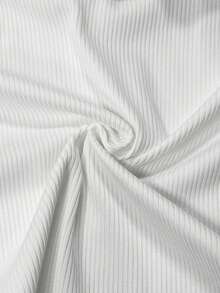 SHEIN PETITE Áo polo không tay phối màu | Áo kiểu thanh lịch, nhẹ nhàng, phù hợp cho đi làm, hẹn hò, mặc thường ngày. Áo polo nữ, áo kiểu thường ngày, áo kiểu thanh lịch mới nhất, áo kiểu giá rẻ, áo kiểu nữ, áo polo nữ, áo kiểu công sở, áo kiểu dễ thương cho nữ, áo YK2K, mã Z65C7, quần áo nữ giảm giá. - Đen và trắng - Xem 5