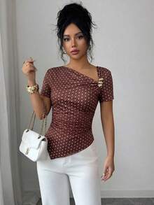 Selianne Áo thun nữ tay ngắn thời trang in chấm bi, kiểu dáng bất đối xứng, viền bèo nhún. - màu nâu - Xem 4