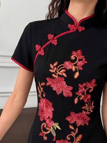 EMERY ROSE Vestido elegante de verano con bordado floral para tallas grandes - Negro - Ver 3
