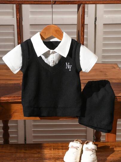 SHEIN Playful Pals 男婴两件套，儿童针织舒适短袖上衣，二合一设计，内搭白色翻领衬衫，领口纽扣闭合，左胸饰有小印花，搭配宽松卡其色松紧腰短裤，适合春夏度假及日常穿着。