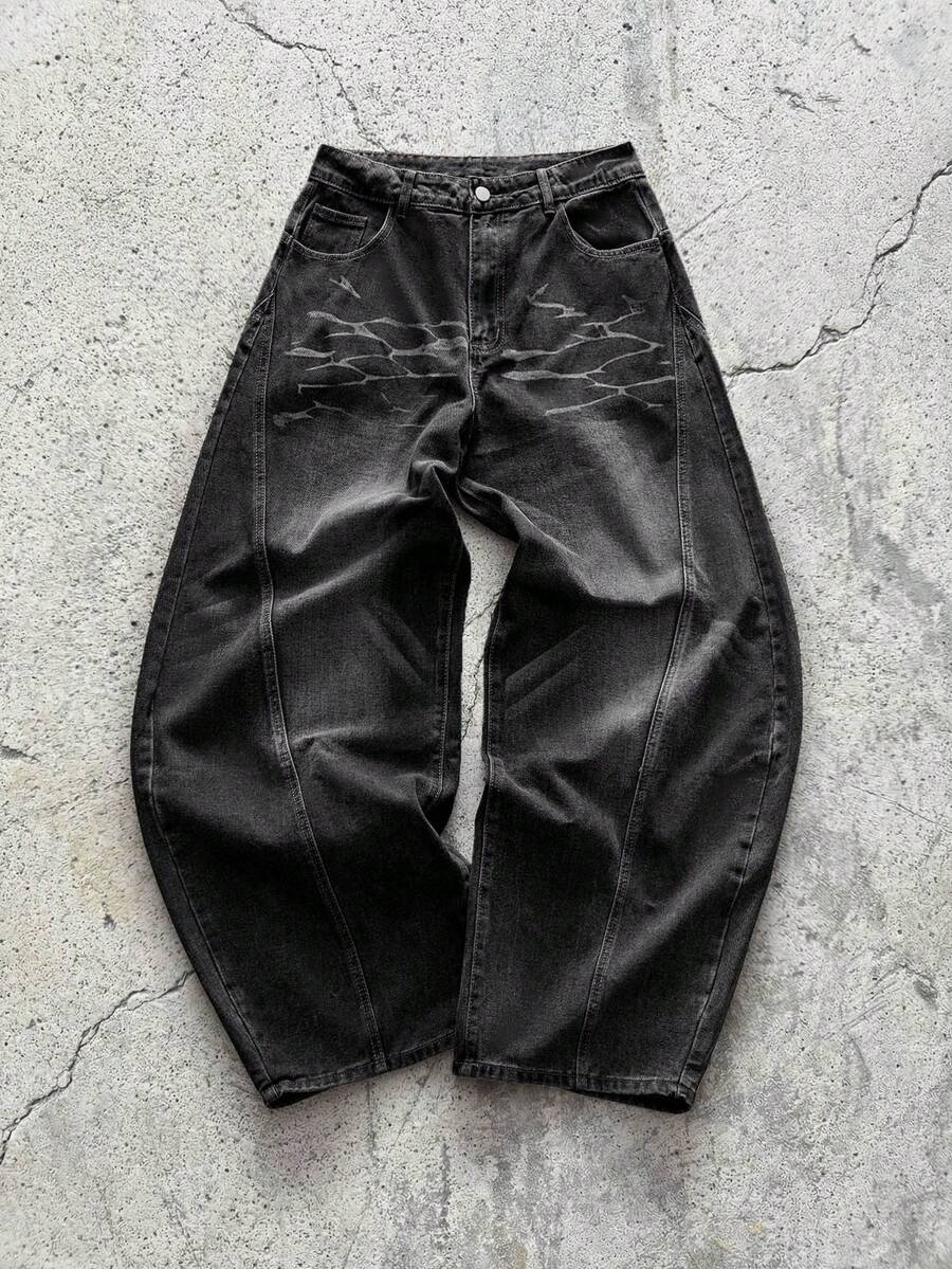 EVRINFINITE Justice Brother 1件装做旧直筒牛仔裤，饰有弯刀和猫须图案，休闲宽松版型 - 深灰色 - 查看 1