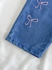 SHEIN Vintaside Kids 女婴牛仔裤，饰有刺绣蝴蝶结，可爱乡村风百搭牛仔裤 - 霧霾藍 - 查看 3