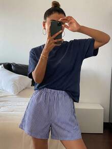 DAZY Minimalistisk t-shirttopp och randiga shorts loungewear-set med pyjamas - Marinblå - Visa 2