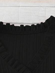 SHEIN LUNE Blusa casual de talla grande con cuello en V, ribete de volantes, mangas abullonadas y textura acanalada - Negro - Ver 3