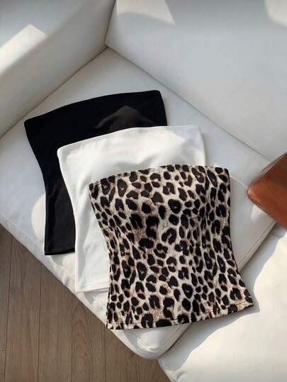 SHEIN 这款三件套包含一件时尚休闲的露肩短款上衣，适合女性和青少年穿着。黑白配色搭配豹纹印花，百搭易配。修身剪裁，舒适弹力透气的面料，适合日常穿着、外出、派对和旅行。这是一款高品质、百搭的多件套，是夏季的理想之选。