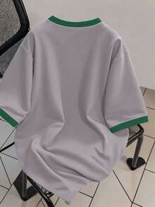 Manfinity Campus Court Manfinity Hypemode 男士拼接T恤，绿色和黄色巴西足球运动元素及字母印花图案，撞色拼接短袖 - 灰色 - 查看 2