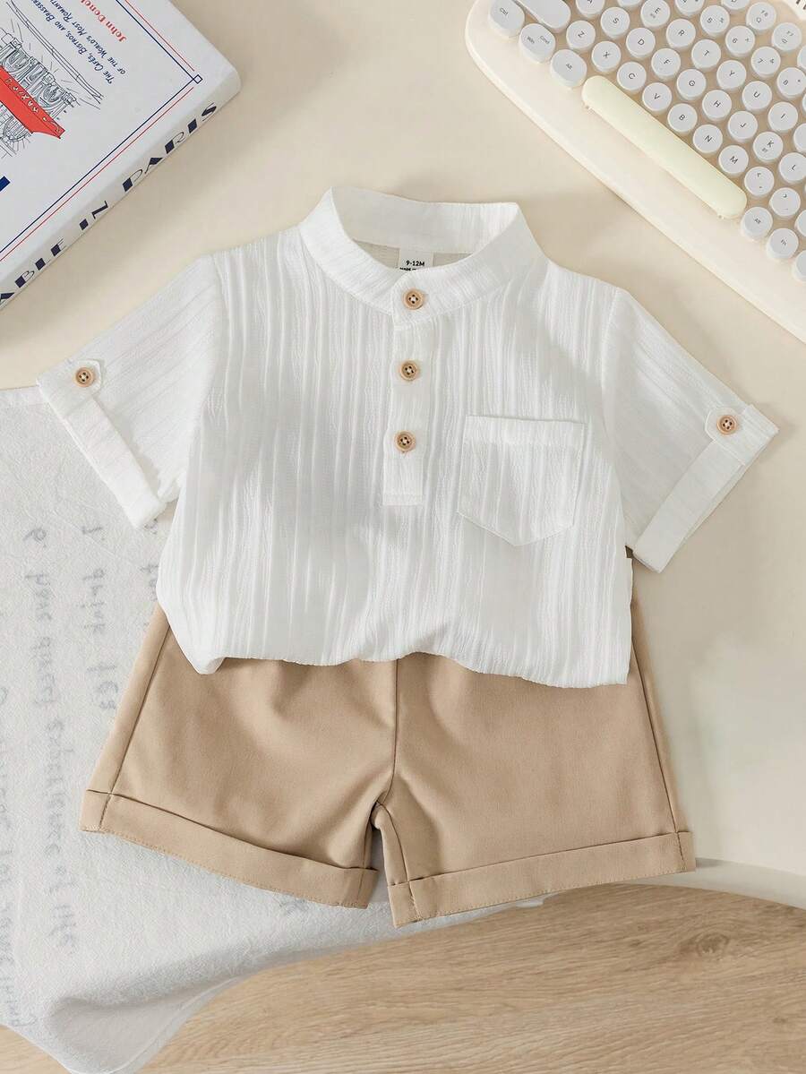 SHEIN 2件套宝宝第一个母亲节套装 - 白色条纹短袖衬衫（带领子和口袋），搭配卡其色宽松短裤