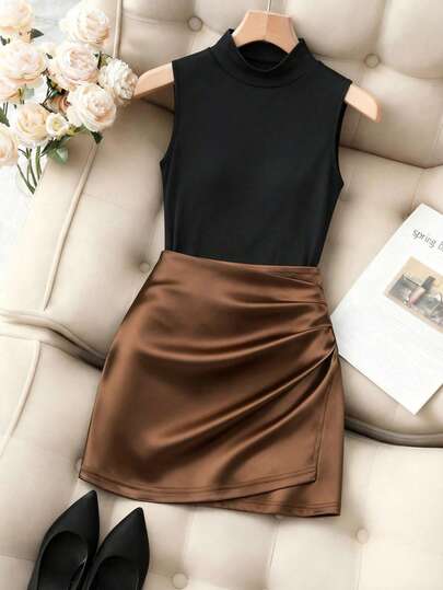 Franclia Bộ đồ thời trang cỡ lớn mới gồm áo tank top không tay cổ cao ôm sát + chân váy bút chì xếp ly bất đối xứng bằng satin sành điệu. Bộ hai mảnh chân váy bút chì ôm sát eo cao mùa xuân/hè, trang phục mùa hè cho nữ, trang phục mùa hè, bộ đồ thanh lịch cho nữ, bộ áo không tay cho nữ, bộ chân váy bút chì cho nữ. Trang phục công sở thường ngày thời trang, trang phục công sở, trang phục thường ngày đa năng sành điệu, trang phục công sở cho giáo viên thành thị.