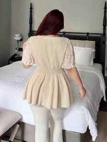 Vibekara 大码女式V领褶皱时尚百搭衬衫，适合约会和外出穿着 - 杏色 - 查看 2