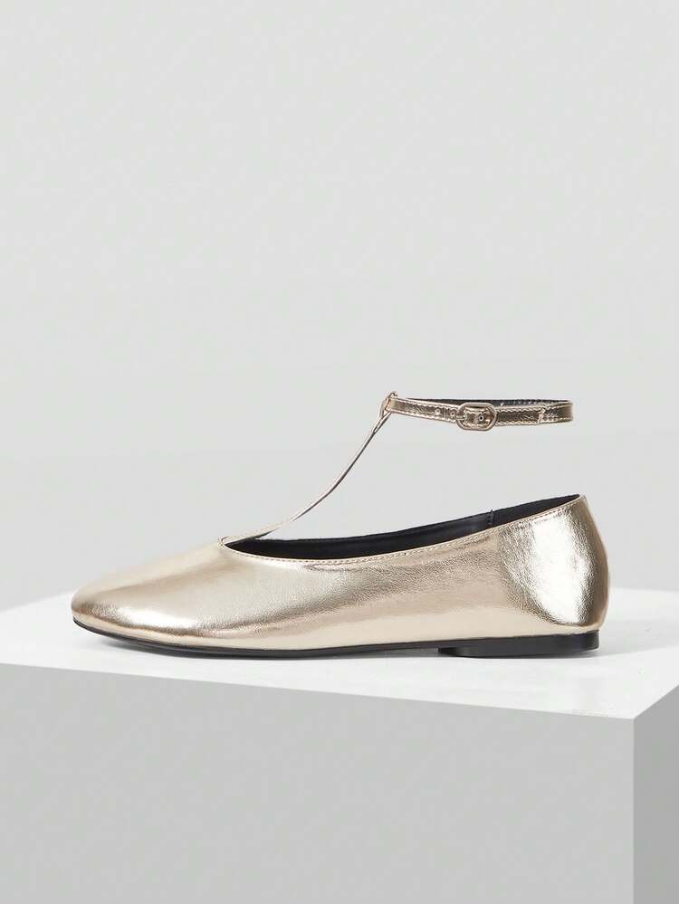 WOMEN'S SOLID COLOR CASUAL FLATS FOR OFFICE AND COMMUTE