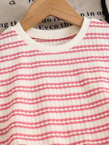SHEIN Bộ 2 món gồm áo thun cổ tròn kẻ sọc và quần short cho bé gái. - Hồng - Xem 4