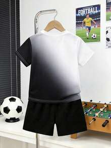 Set di maglietta a maniche corte con collo rotondo e stampa di pallone da calcio e pantaloncini con vita elastica abbinati, per bambini piccoli/neonati, set per bambini, set di maglietta e pantaloncini a maniche corte per bambini piccoli/neonati, set per bambini piccoli/neonati, set di maglietta per bambini piccoli/neonati, elemento dinosauro. Adatto per primavera/estate, estate, misure da 6 mesi a 3 anni - Multicolore - Visualizzare 2