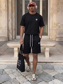 RivetRise 男士休闲标语印花落肩宽松T恤和抽绳腰短裤套装 - 黑色 - 查看 2