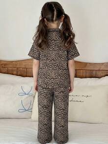 Dazy Kids Set di abbigliamento da casa per ragazze con top a maniche lunghe e pantaloni con stampa a quadri e ricami, adatto per l'autunno - Moka Marrone - Visualizzare 2