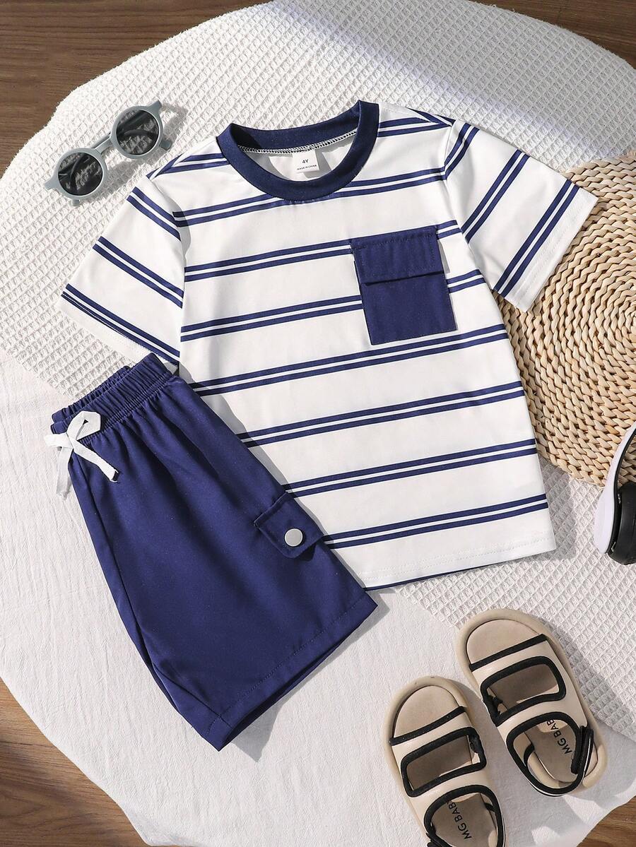 SHEIN Streecool Kids 男童复古极简条纹长袖T恤套装,包含1件T恤和1条撞色短裤,适合春夏日常穿着、外出、聚会、度假、公园等场合。男童套装包含条纹衬衫和短裤,春夏休闲装。 - 藏蓝色 - 查看 1