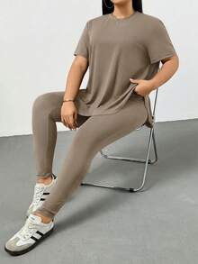 SHEIN Essnce 大码女装春夏时尚休闲运动舒适百搭显瘦日常黑色短袖T恤和打底裤两件套，裤装套装，街头风，机场穿搭，夏季女装，外出穿搭，Y2K风格，极简风，女士教堂着装 - 駝色 - 查看 4