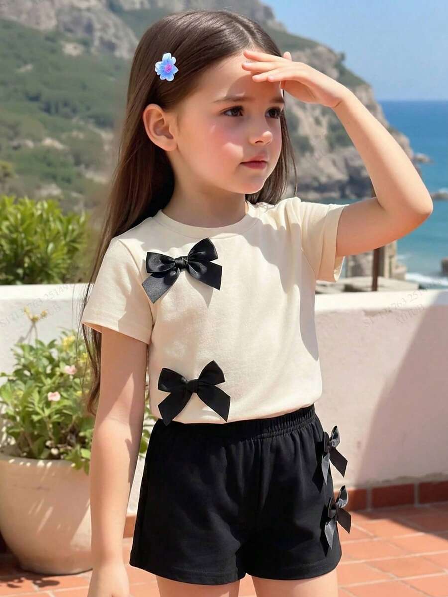 SHEIN 2件組少女休閒甜美日常圓領短袖短版T恤，附3D蝴蝶結裝飾與鬆緊腰短褲