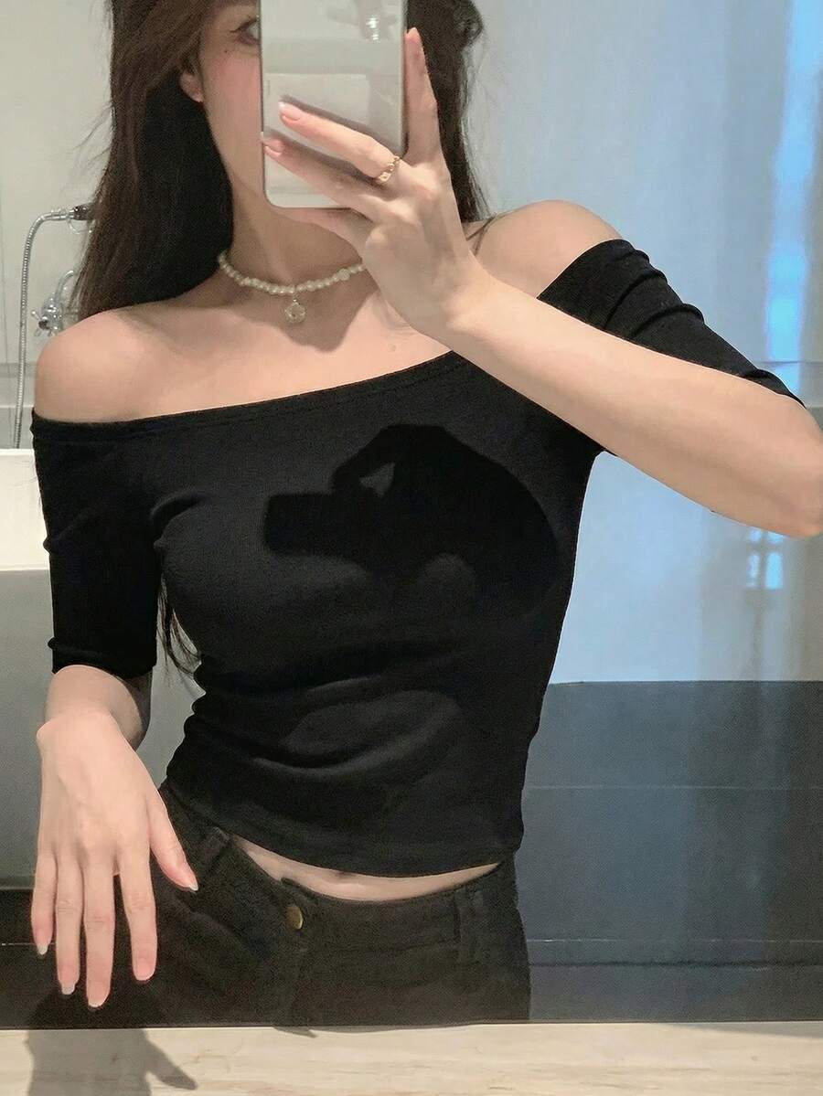 DAZY Camiseta ajustada de hombros descubiertos para mujer - Negro - Ver 1