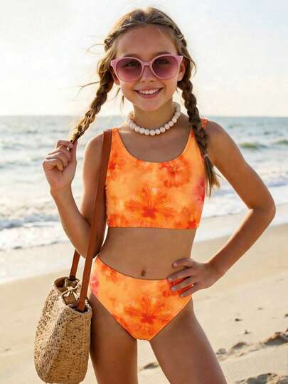 Bộ đồ bơi hai dây và bikini tam giác in họa tiết hoa tối giản, phong cách thường ngày dành cho bé gái tuổi teen, thích hợp cho mùa hè.