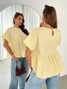 SHEIN Essnce 大码女装春夏时尚宽松休闲舒适日常修身蓝白条纹短袖娃娃衫，工作上衣，女士衬衫，曲线可爱上衣 - 淡黃色 - 查看 1